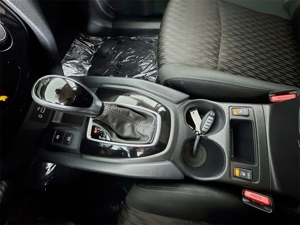 Used 2020 Nissan Rogue SV w/ Premium Package image 17