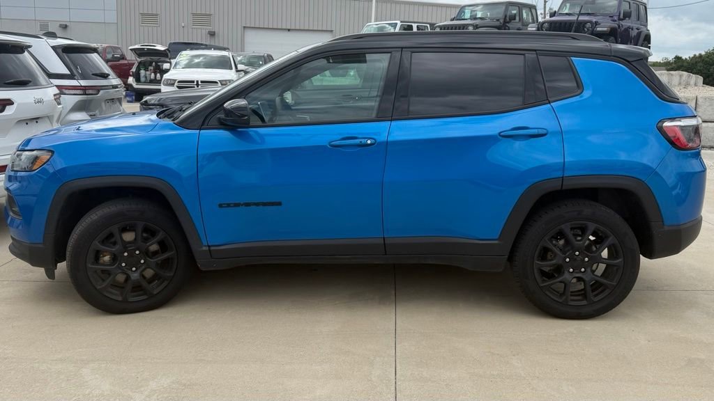 Used 2023 Jeep Compass Latitude AWD/4WD image 2