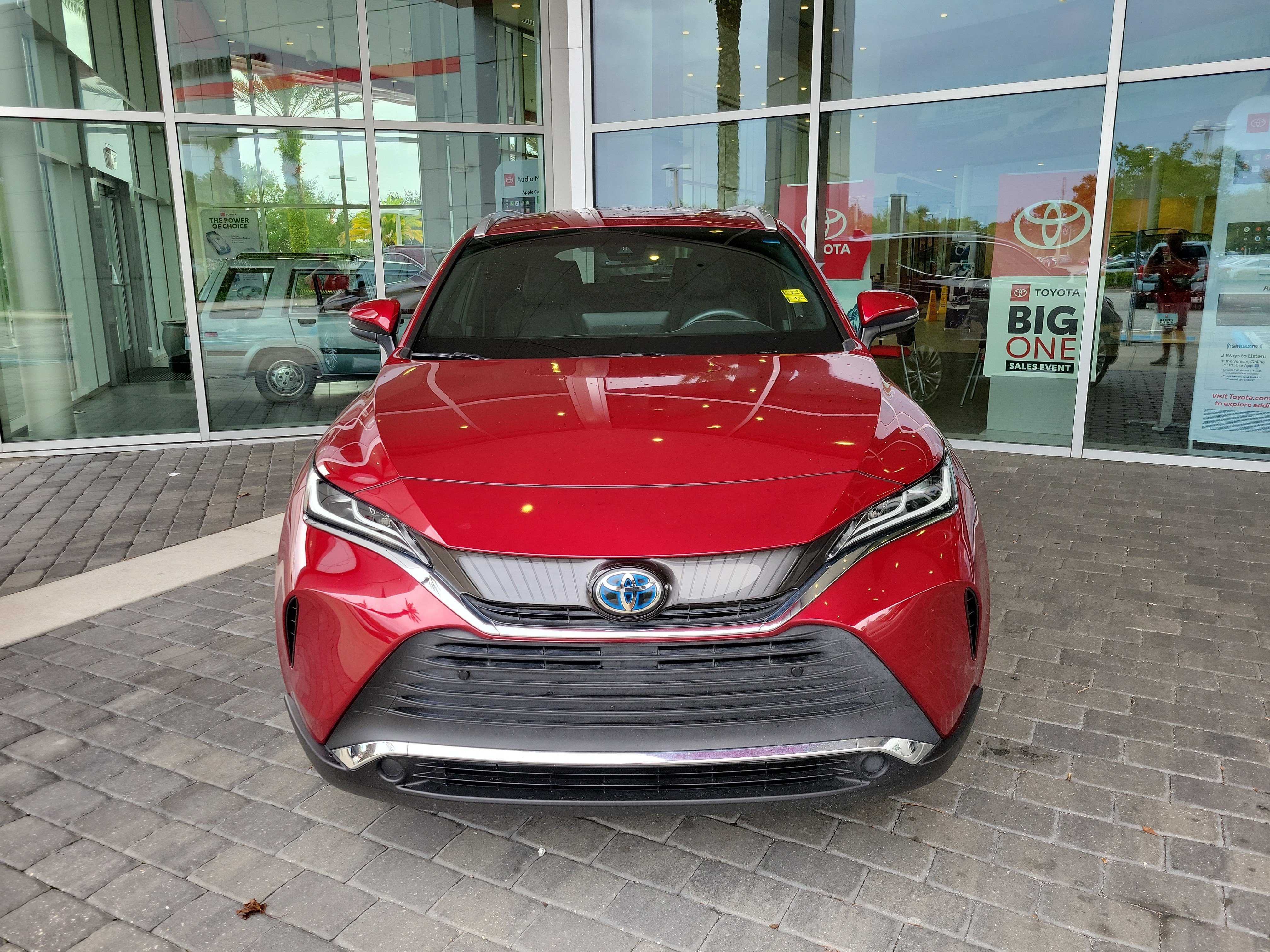 Certified 2021 Toyota Venza XLE image 9