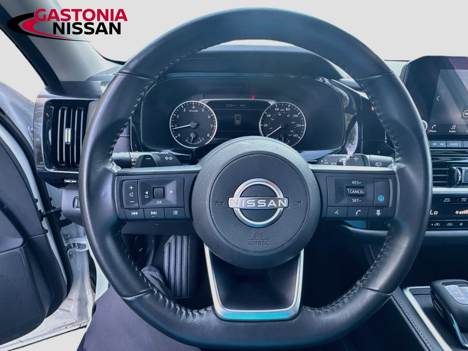 Used 2025 Nissan Pathfinder SV FWD image 14