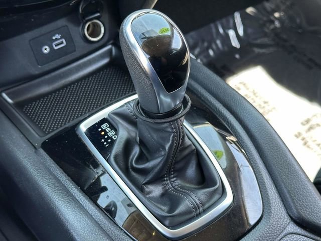 Used 2018 Nissan Rogue SV FWD image 8