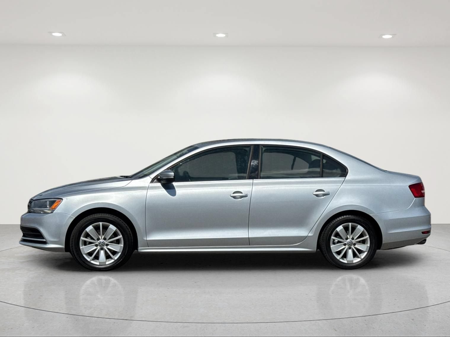 Used 2015 Volkswagen Jetta SE FWD image 3