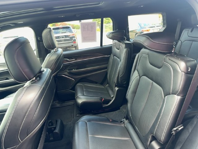 Used 2023 Jeep Grand Cherokee L Overland AWD/4WD image 12