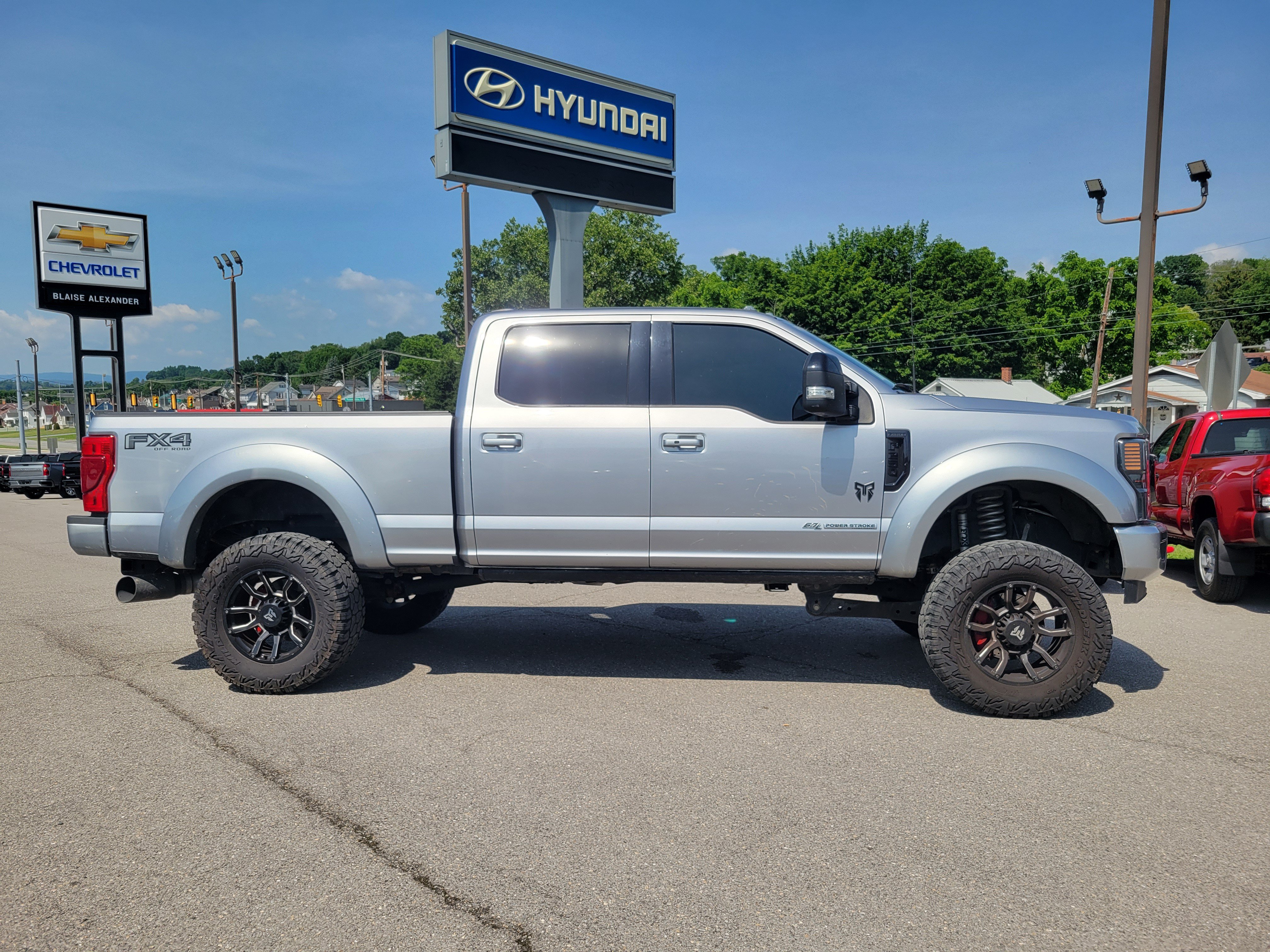 Used 2022 Ford F250 Lariat w/ Black Appearance Package AWD/4WD video 2
