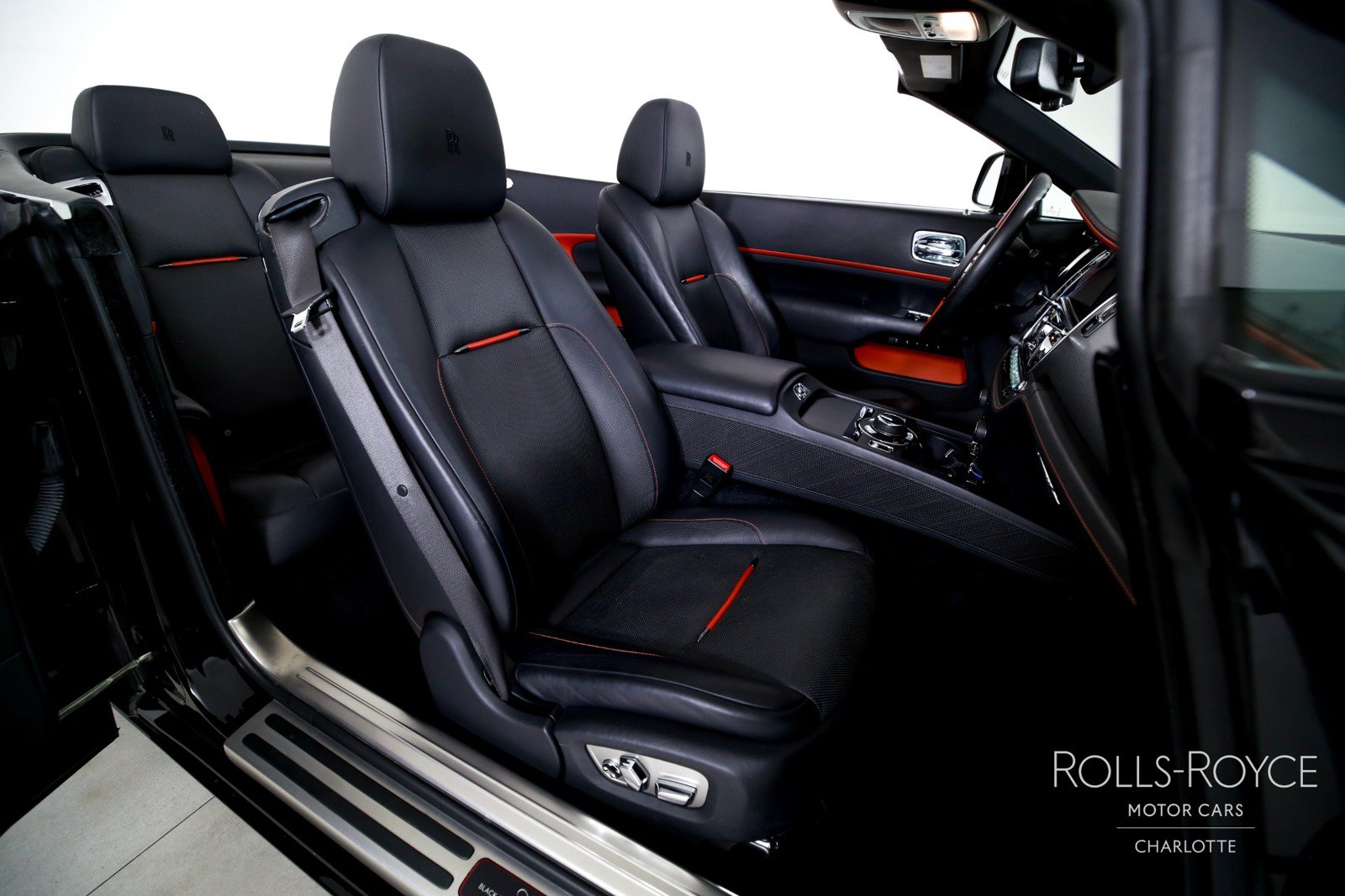 Used 2019 Rolls-Royce Dawn RWD image 24