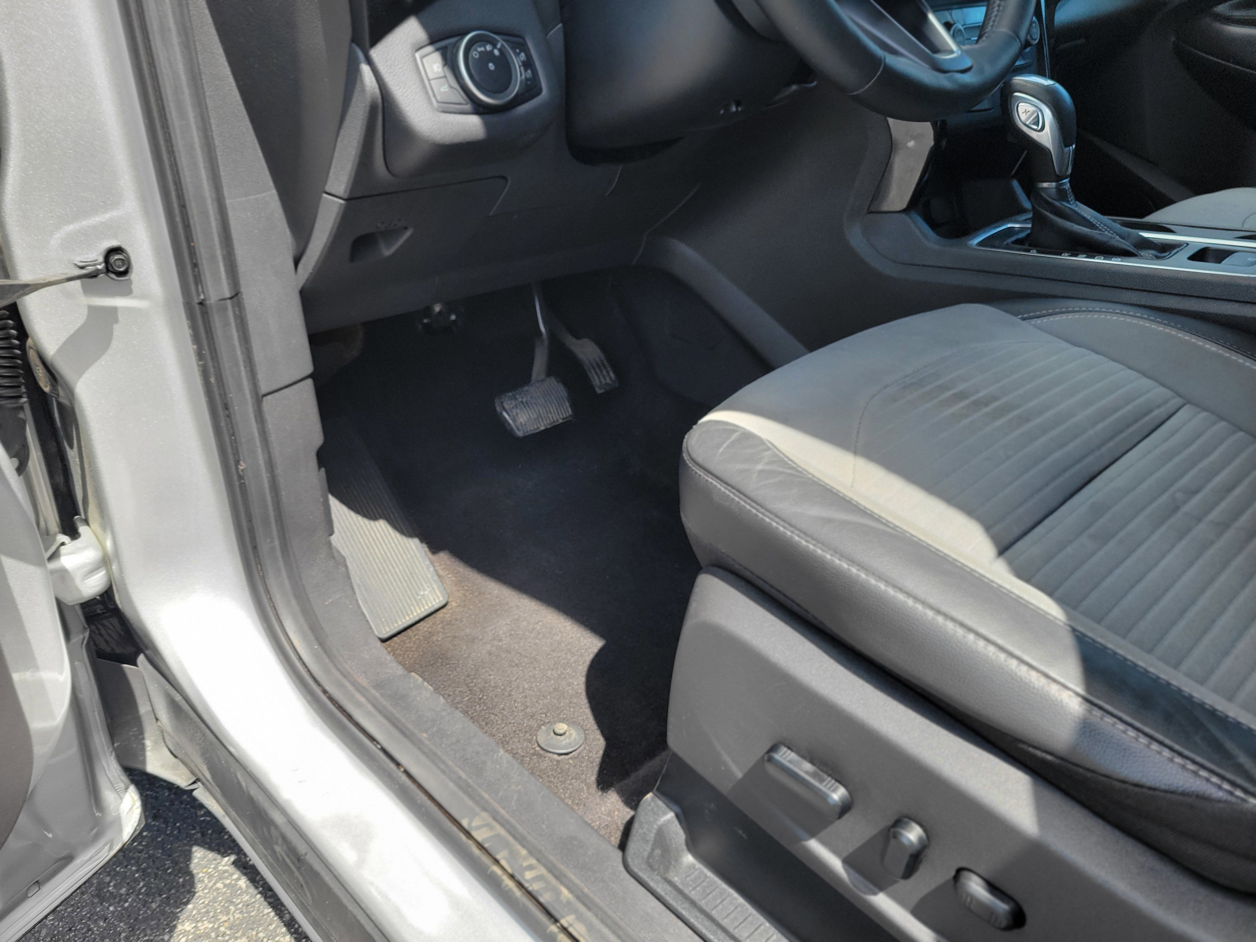 Used 2019 Ford Escape SE FWD image 22