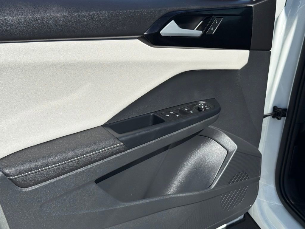 New 2026 Volkswagen Taos S image 9