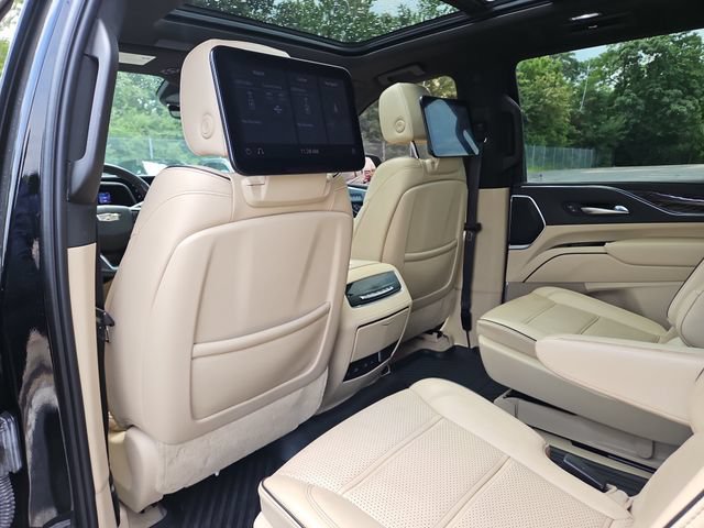 Used 2021 Cadillac Escalade Premium Luxury w/ Performance Package AWD/4WD image 32