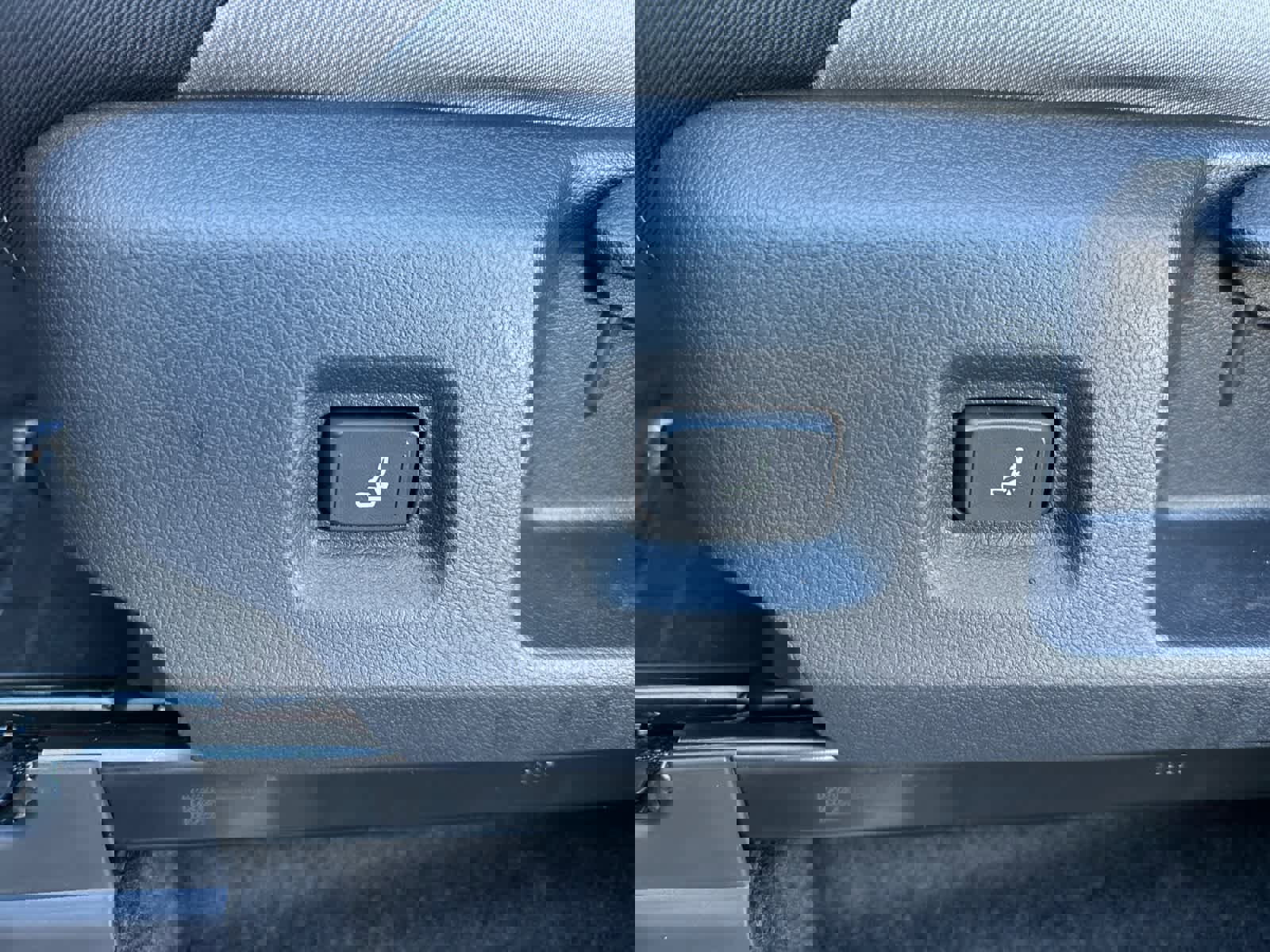 Certified 2025 Toyota Tacoma TRD Off-Road image 14