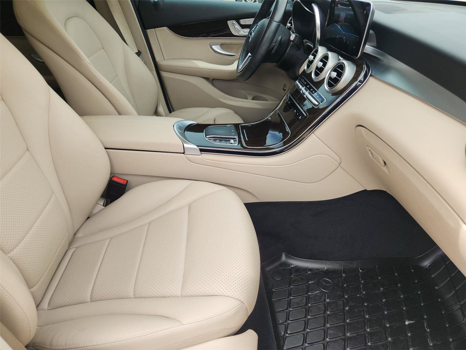 Used 2021 Mercedes-Benz GLC 300 image 27