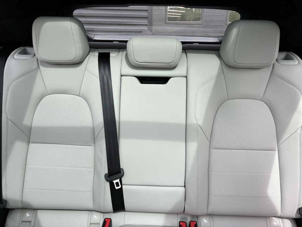 Used 2025 Porsche Macan 4 Electric image 28