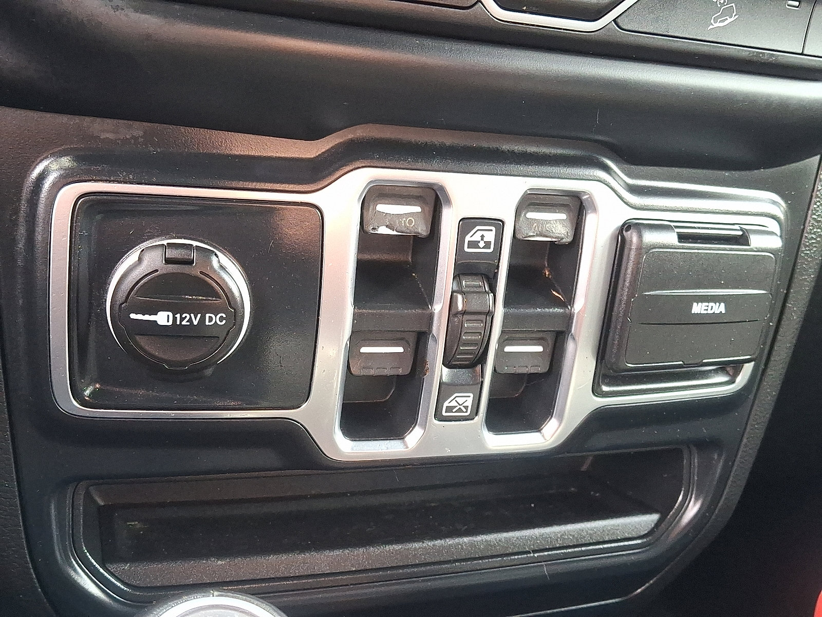 Used 2019 Jeep Wrangler Unlimited Sahara w/ Dual Top Group image 24