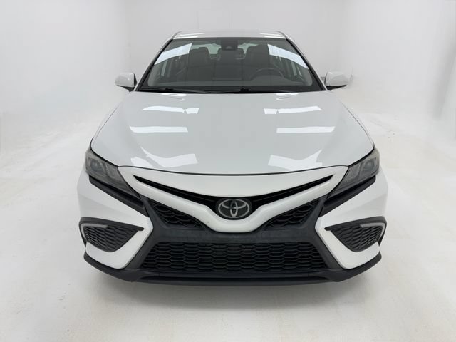 Used 2022 Toyota Camry SE FWD image 3