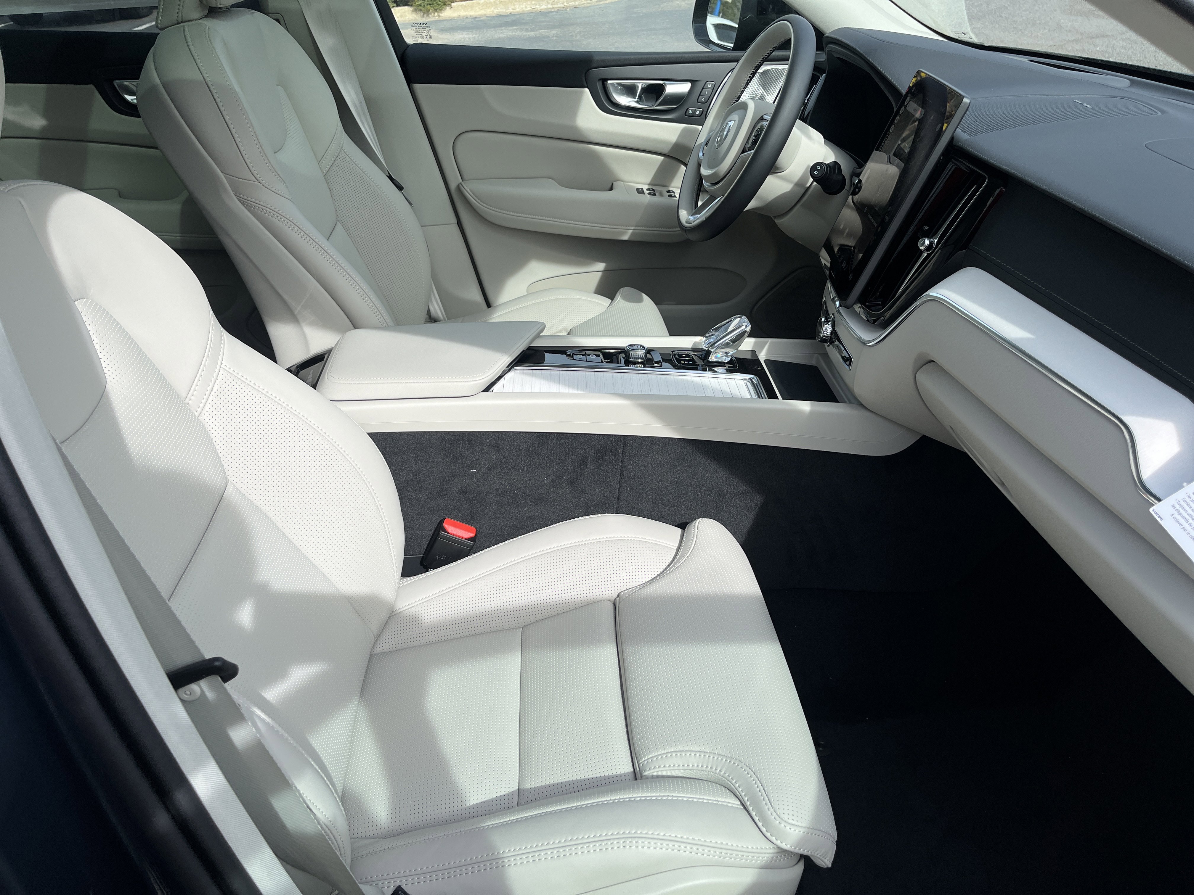 New 2026 Volvo XC60 B5 Ultra w/ Protection Package Premier image 25