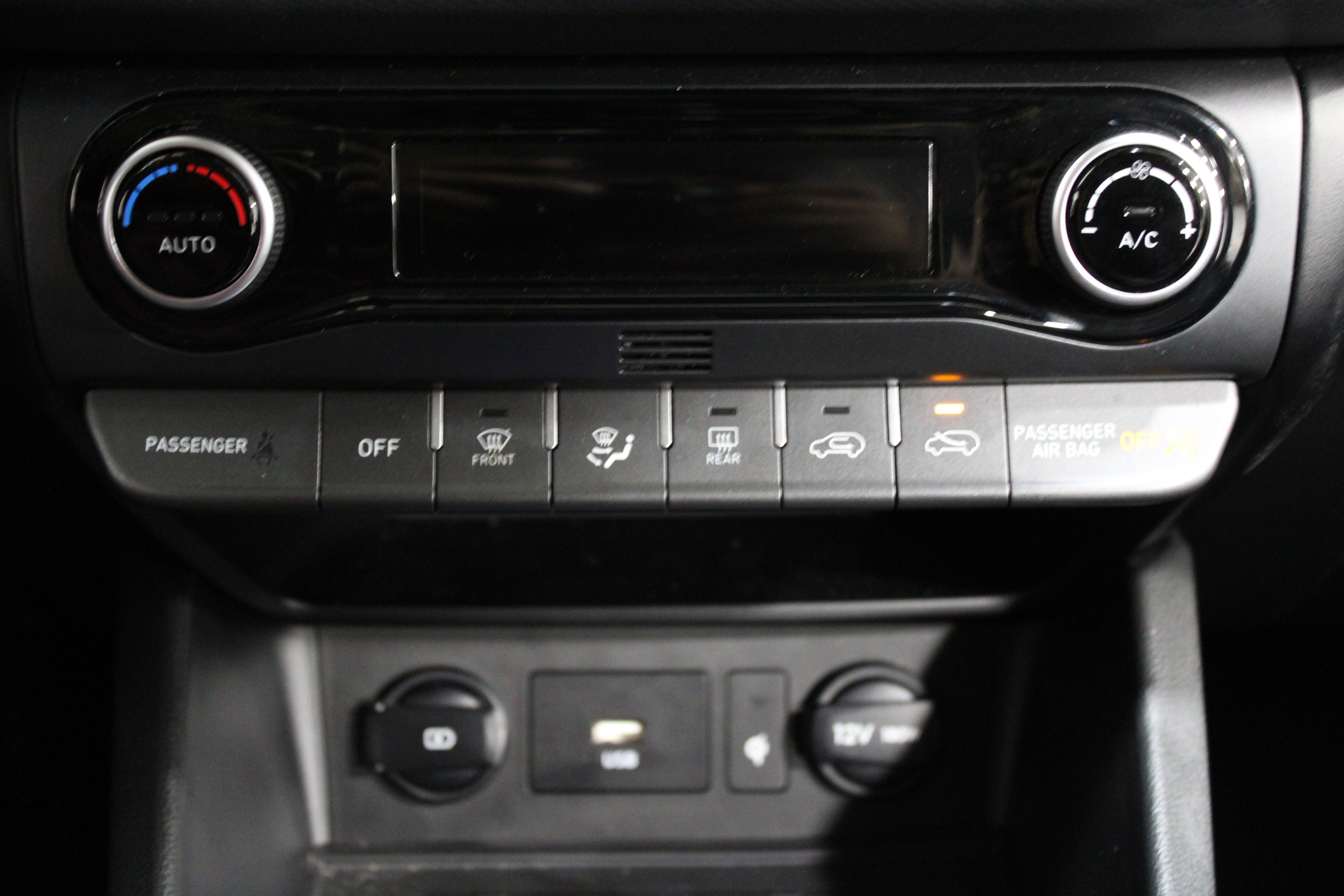 Used 2022 Hyundai Kona Limited image 18