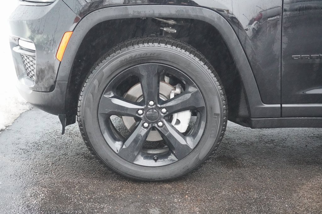 Used 2024 Jeep Grand Cherokee Limited w/ Black Appearance Package image 6