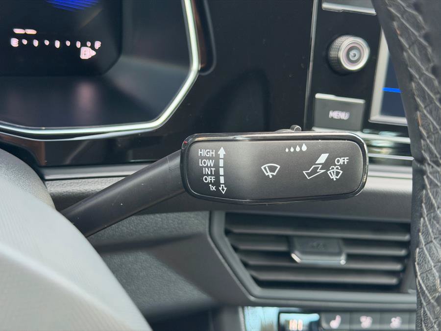 Used 2024 Volkswagen Jetta SE FWD image 36