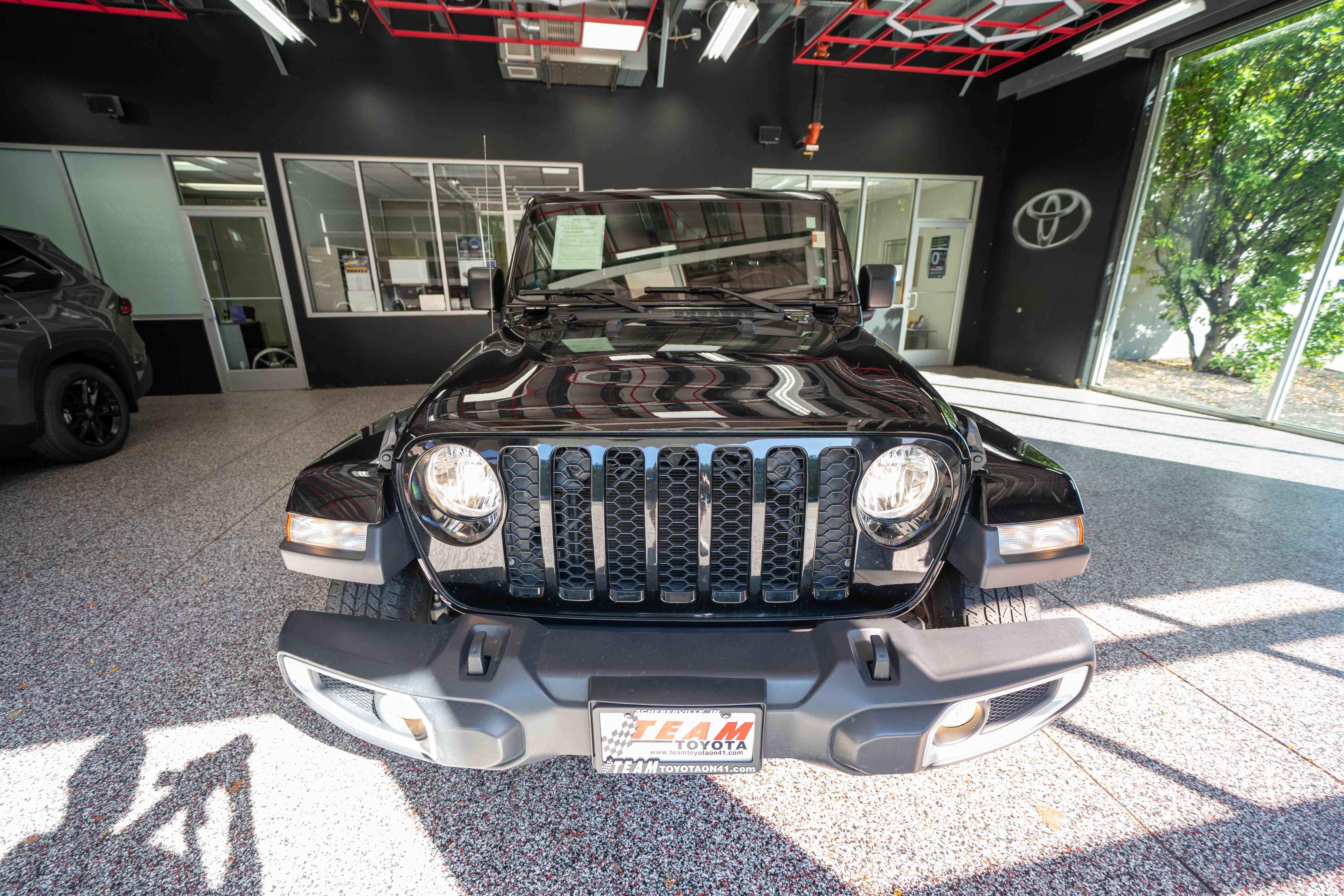 Used 2021 Jeep Gladiator Sport AWD/4WD image 6