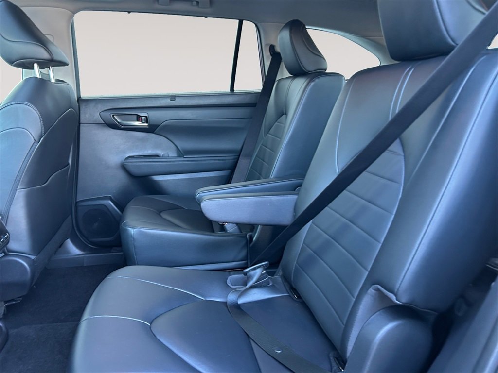 Used 2023 Toyota Highlander XLE image 13