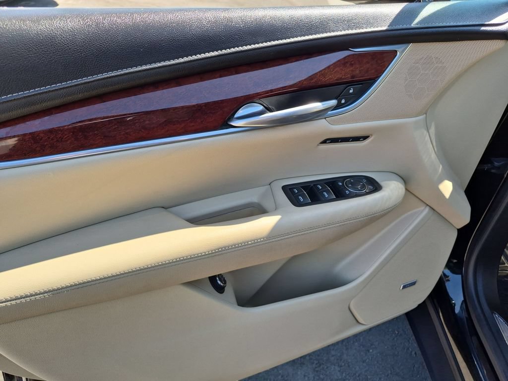 Used 2018 Cadillac XT5 Luxury w/ Driver Awareness Package FWD image 15