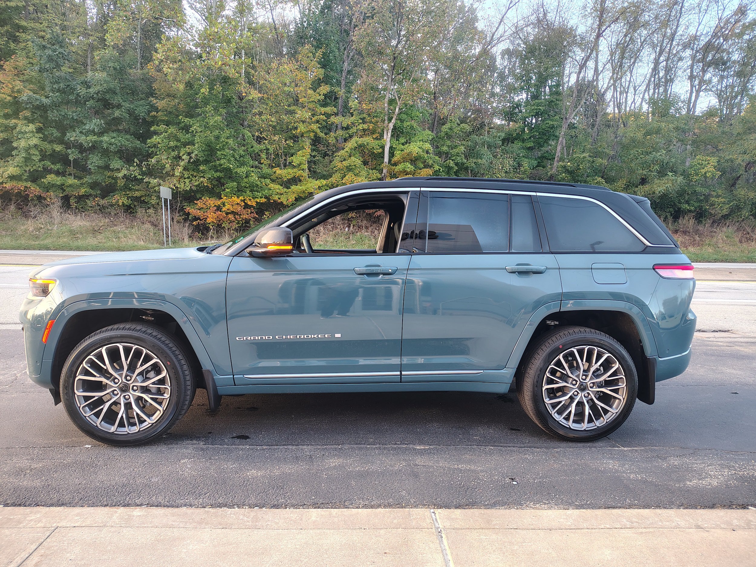 New 2027 Jeep Grand Cherokee Summit AWD/4WD image 8