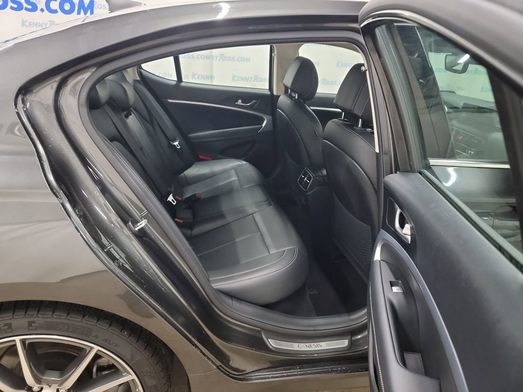 Used 2023 Genesis G70 2.0T image 12