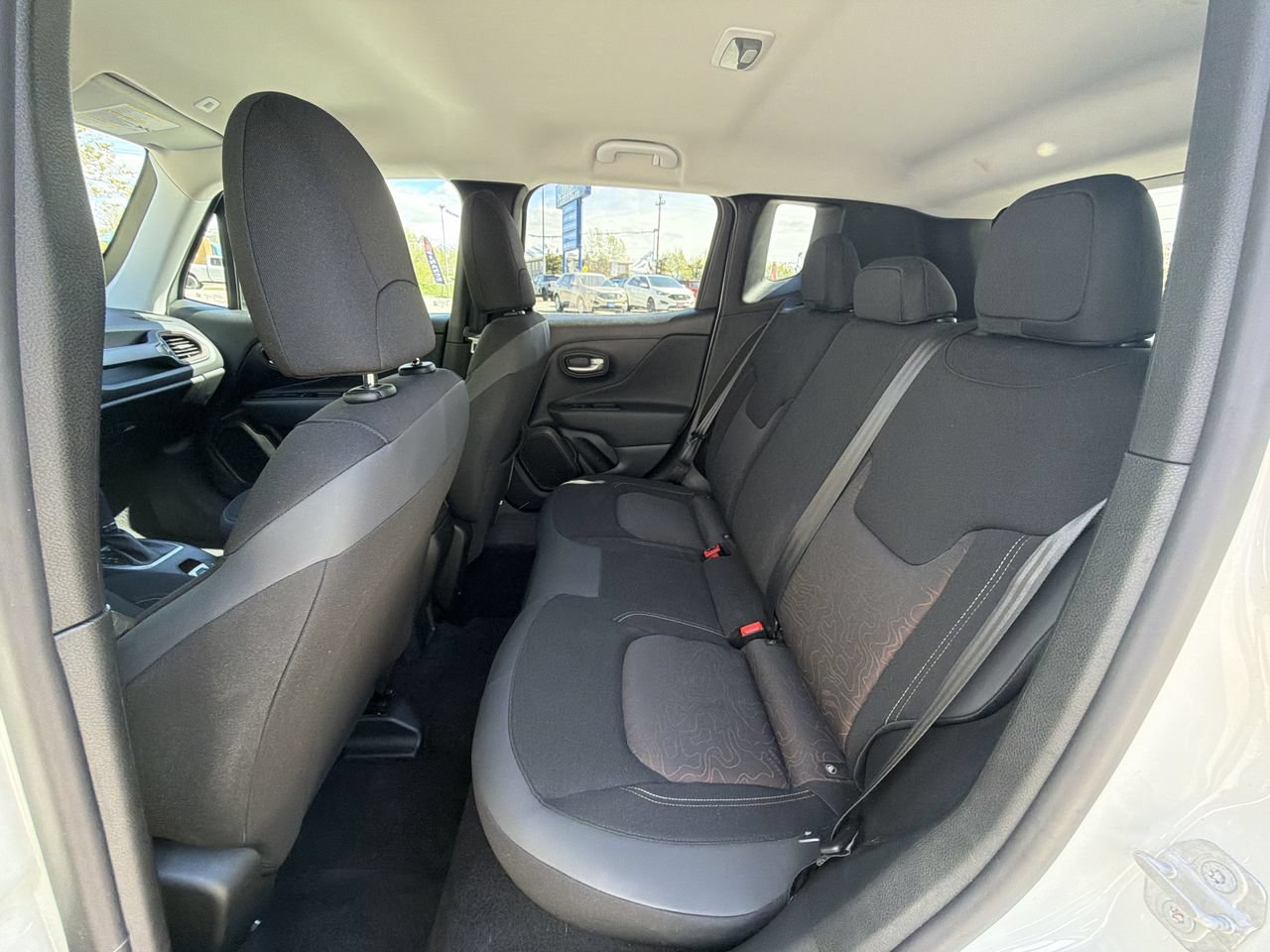 Used 2023 Jeep Renegade Latitude AWD/4WD image 21