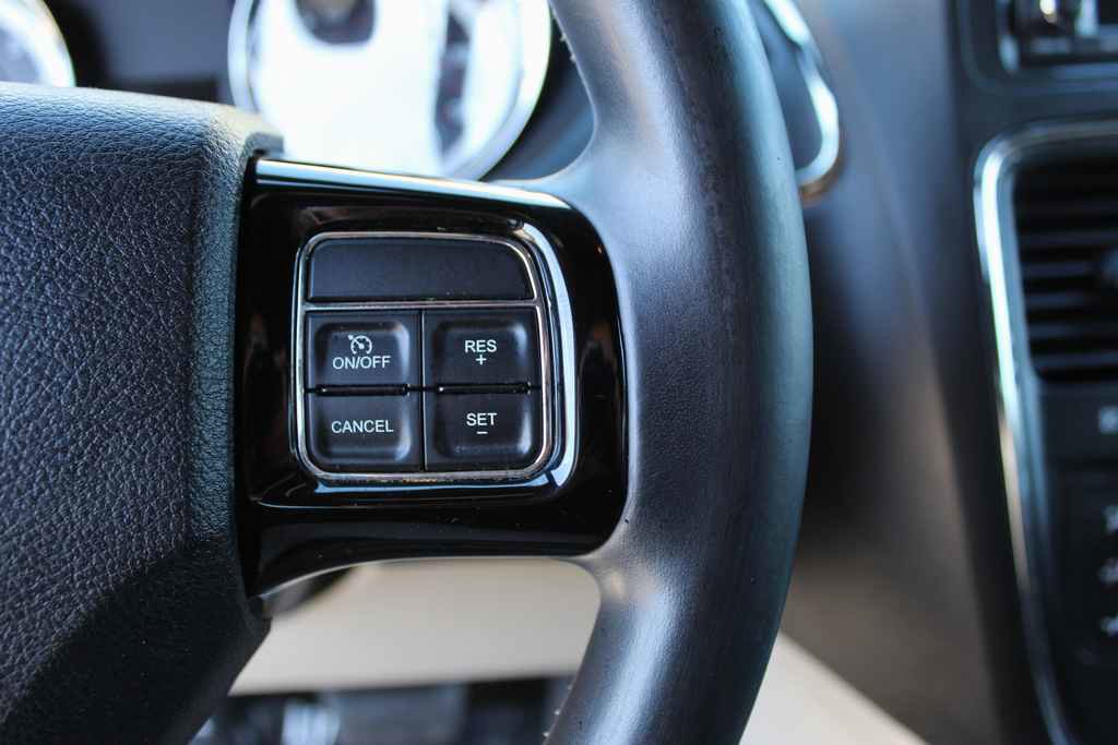 Used 2019 Dodge Grand Caravan SXT image 16
