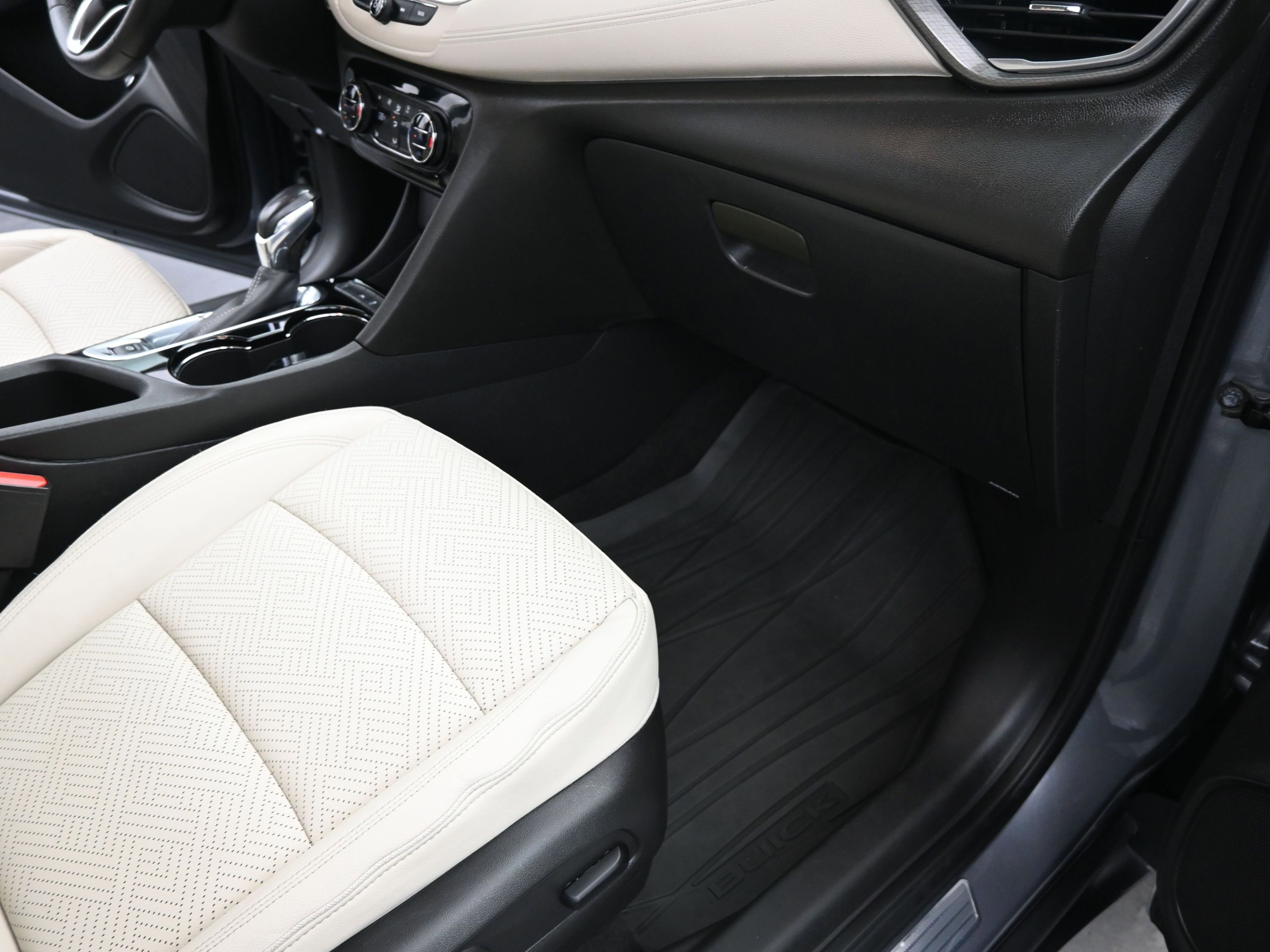 Used 2020 Buick Encore GX Essence image 19