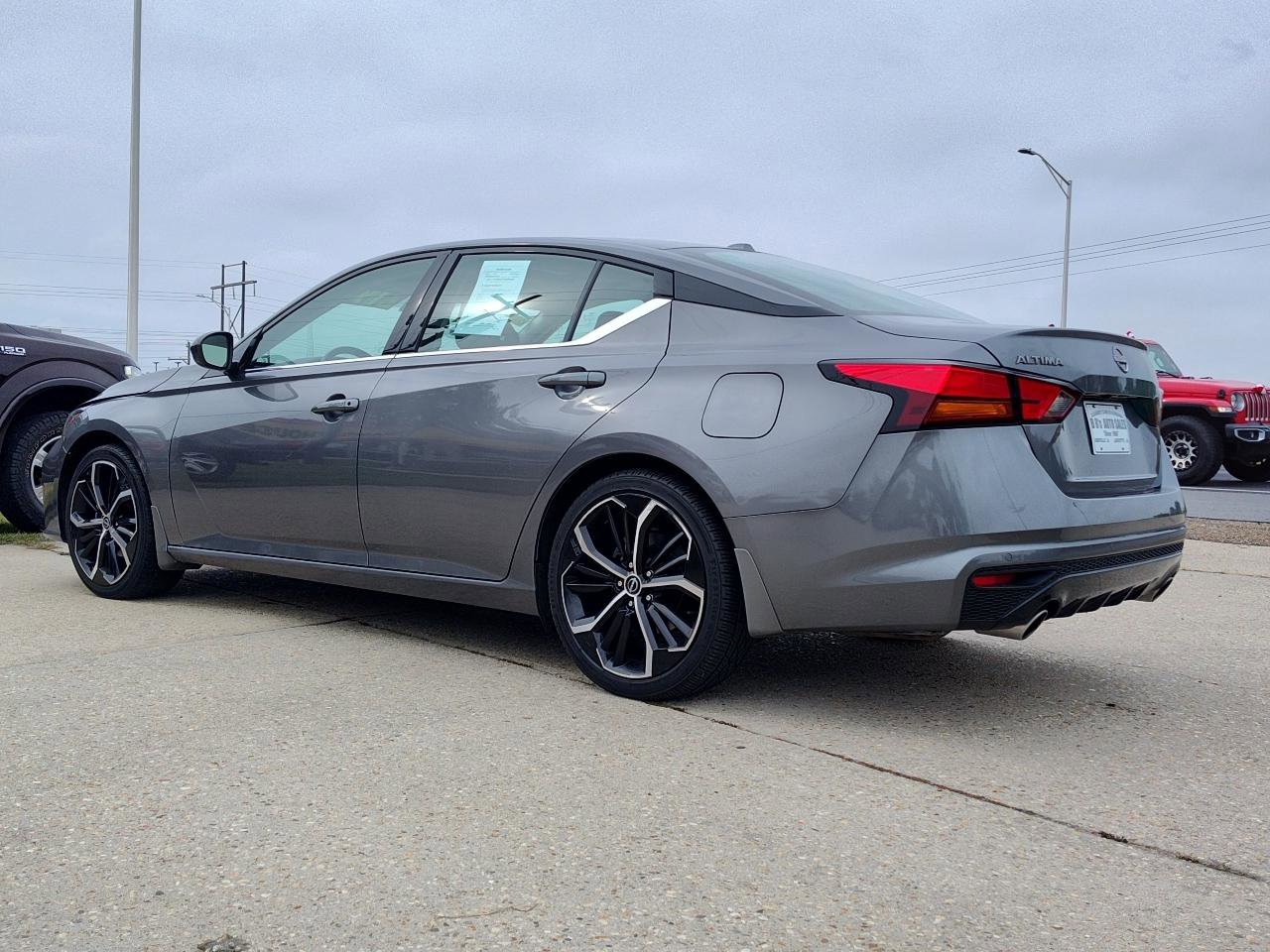 Used 2024 Nissan Altima 2.5 SR w/ SR Premium Package FWD image 4