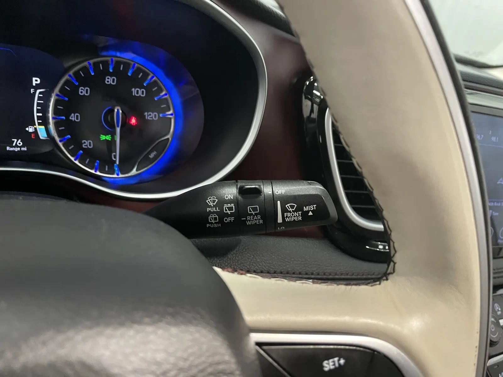 Used 2020 Chrysler Pacifica Limited FWD image 24