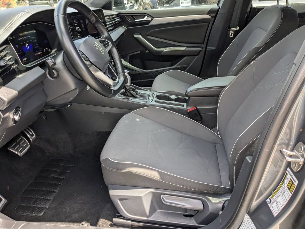 Used 2025 Volkswagen Jetta Sport FWD image 11
