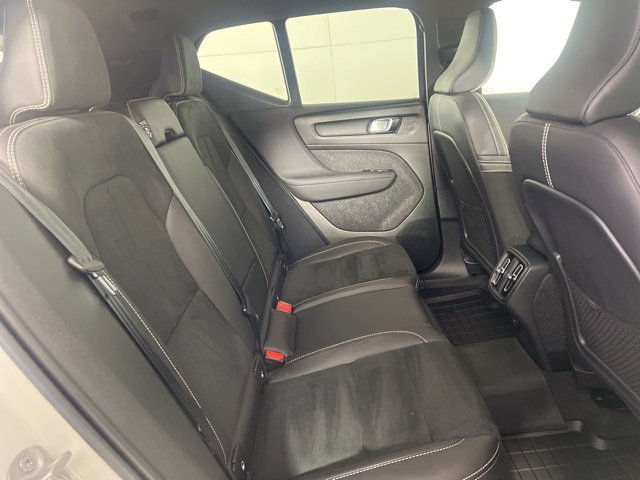 Used 2022 Volvo XC40 T5 R-Design w/ Advanced Package image 16
