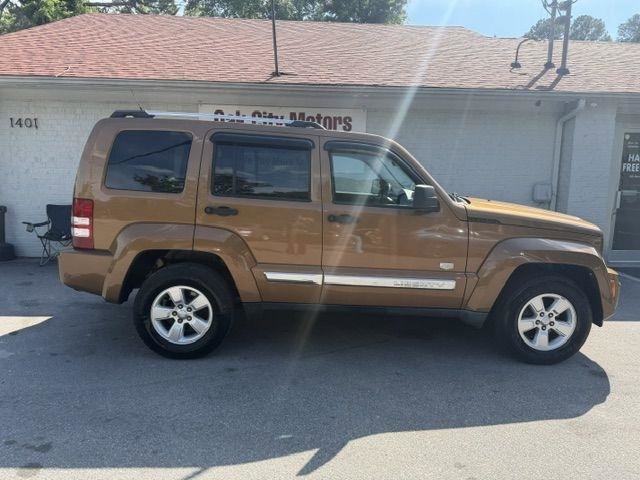 Used 2011 Jeep Liberty 70th Anniversary AWD/4WD image 4