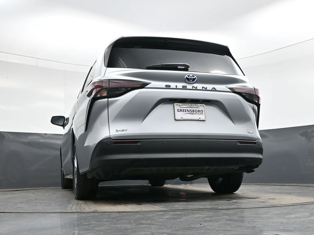 Used 2025 Toyota Sienna XLE image 39