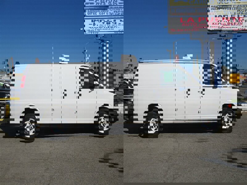 Used 2016 GMC Savana 3500 Extended image 2