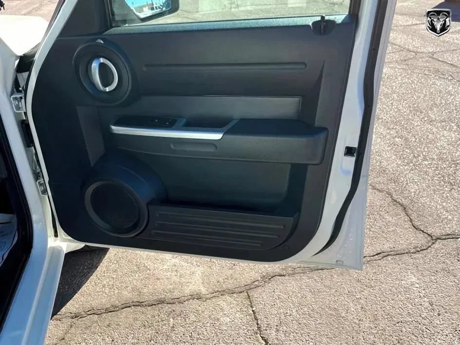 Used 2007 Dodge Nitro R/T RWD image 22