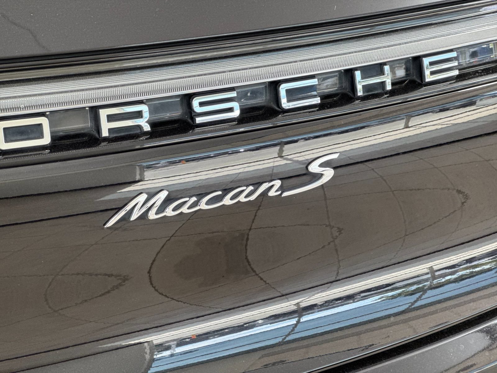 Certified 2024 Porsche Macan S AWD/4WD image 28
