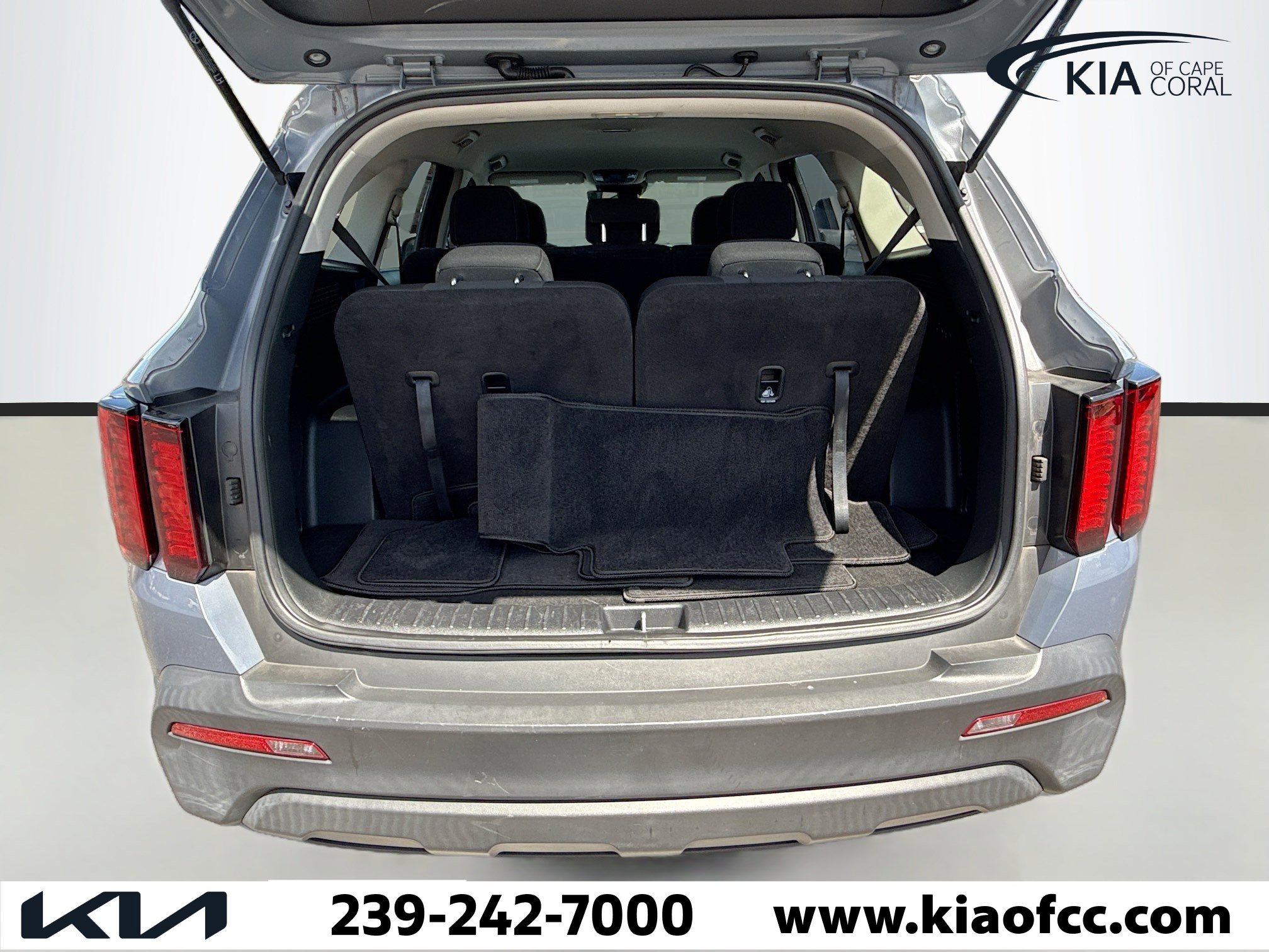 Certified 2023 Kia Sorento LX image 12