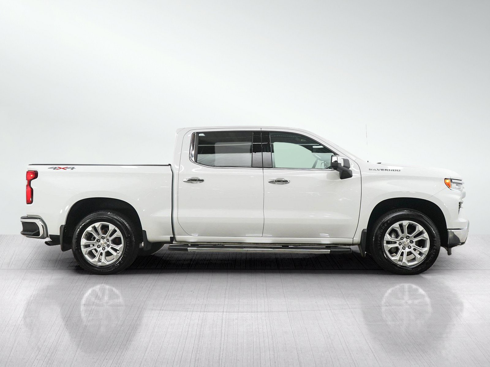 Used 2022 Chevrolet Silverado 1500 LTZ w/ Technology Package AWD/4WD image 6