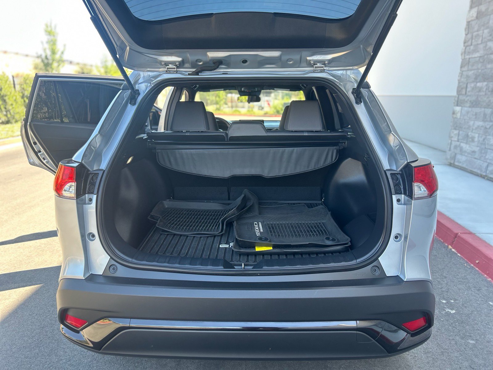 Used 2024 Toyota Corolla Cross AWD Hybrid image 19