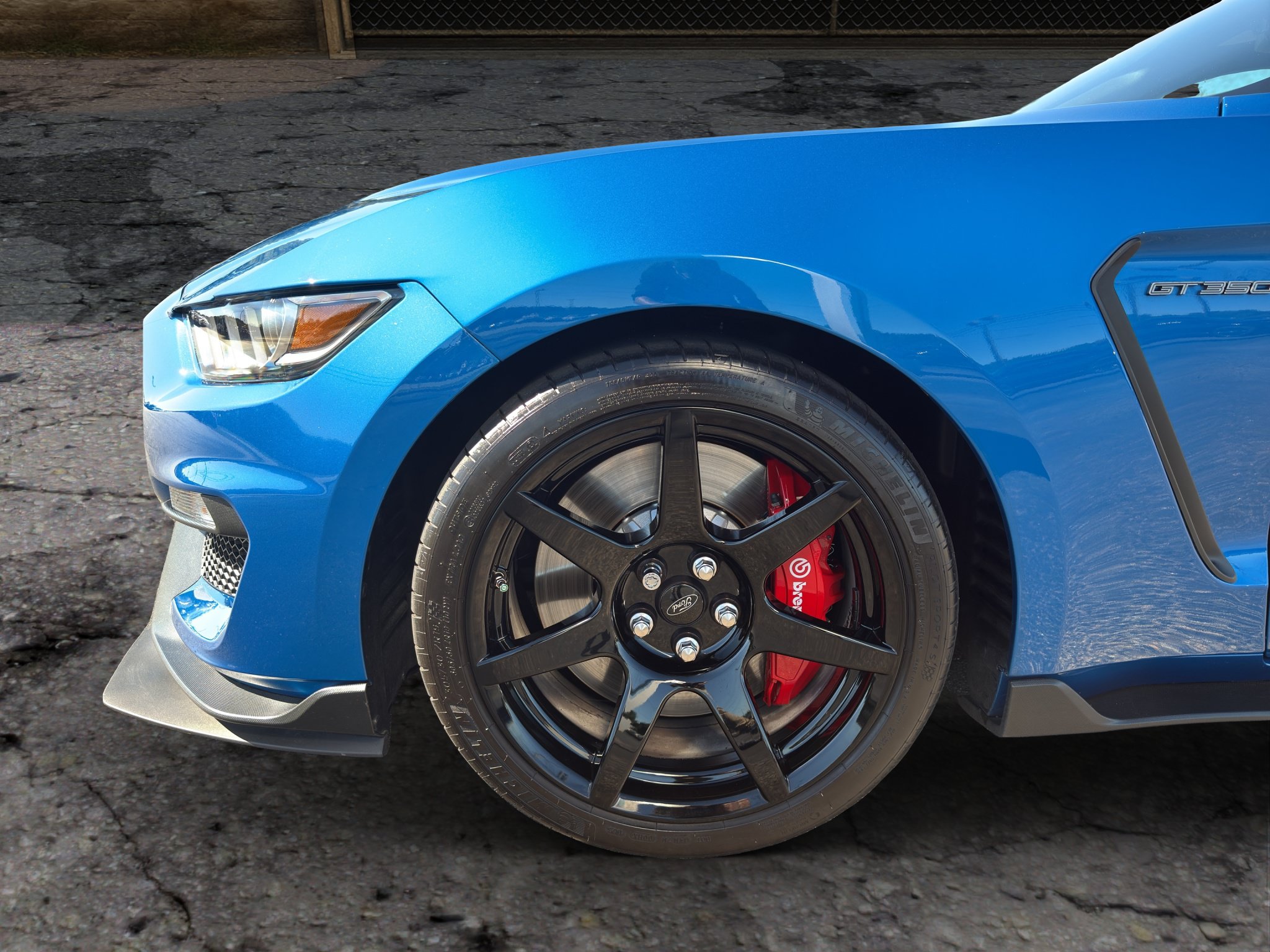 Used 2019 Ford Mustang Shelby GT350R w/ GT350R Equipment Group 920A RWD image 13