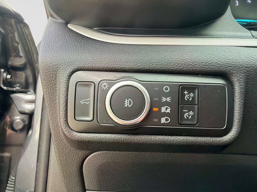 Used 2024 Ford Explorer XLT w/ Equipment Group 202A AWD/4WD image 31