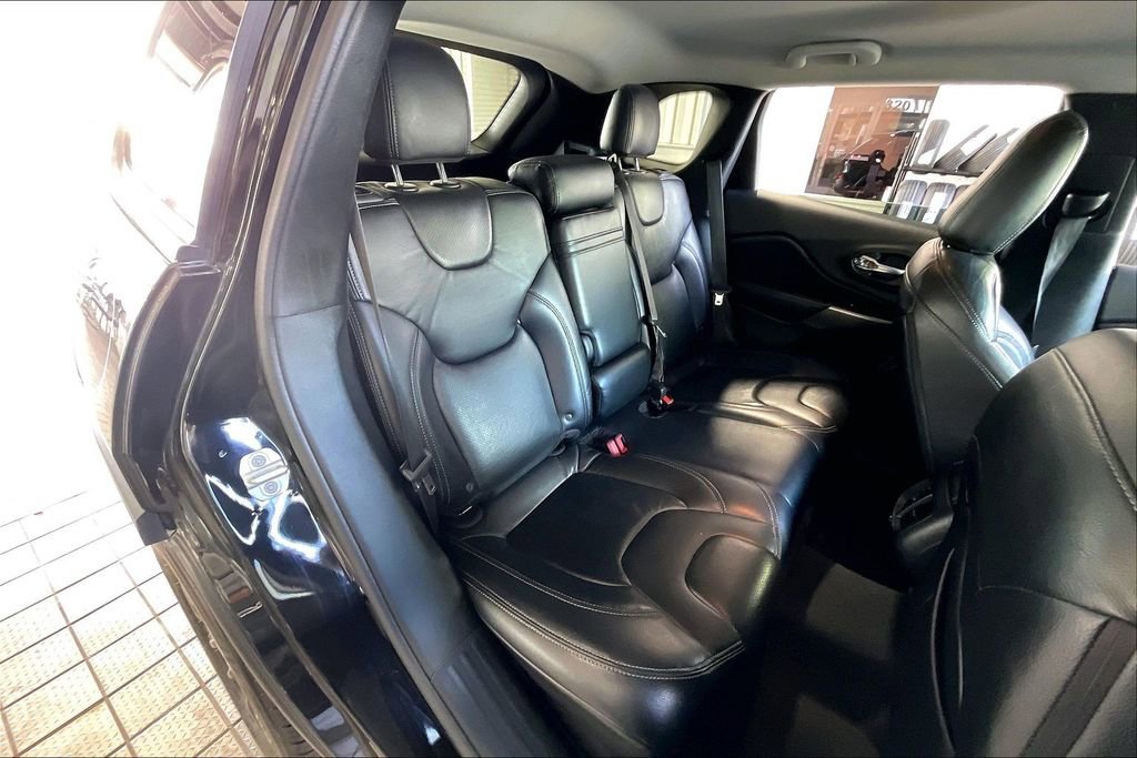 Used 2020 Jeep Cherokee Latitude FWD image 15
