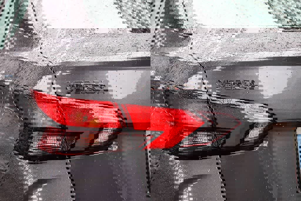 Used 2023 Nissan Versa SV image 9