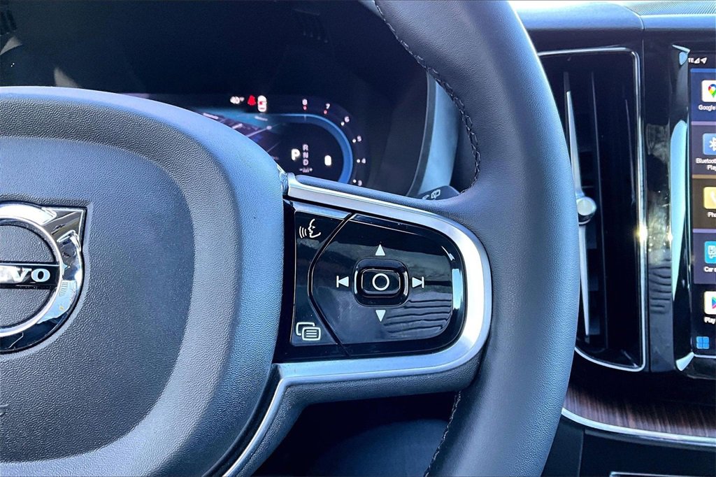 Certified 2023 Volvo XC60 B5 Plus w/ Climate Package image 11