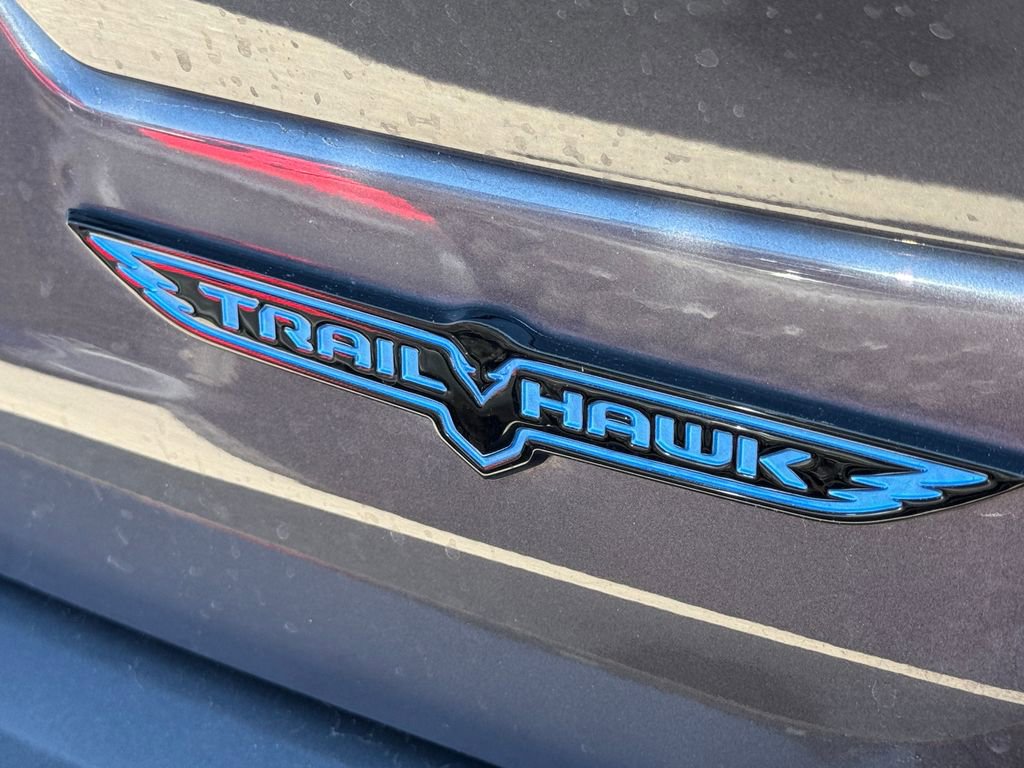 Certified 2022 Jeep Grand Cherokee Trailhawk w/ Luxury Tech Group III AWD/4WD image 6