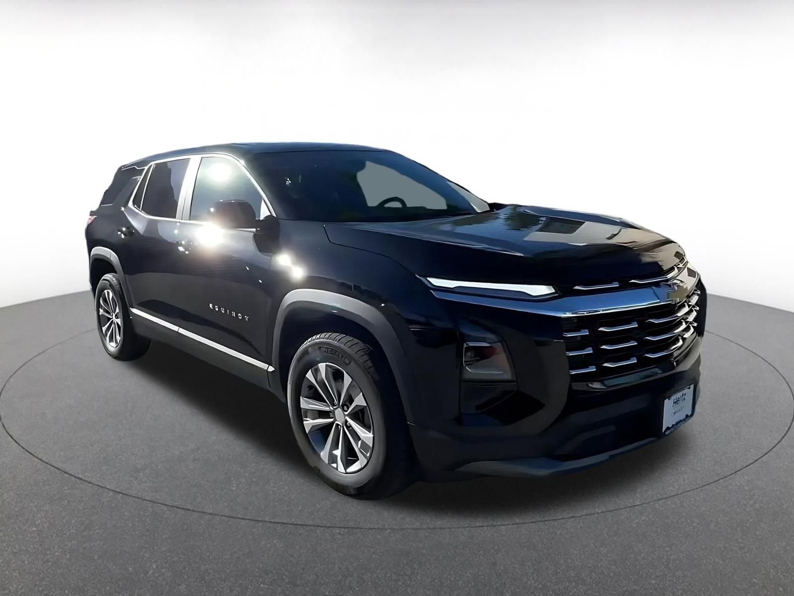 Used 2025 Chevrolet Equinox LT image 3