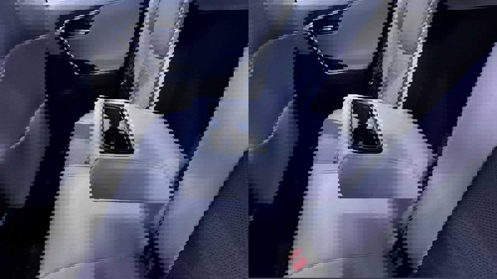 Used 2023 Toyota RAV4 Limited image 35