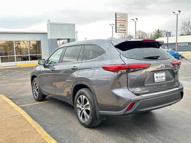 Used 2023 Toyota Highlander XLE image 7